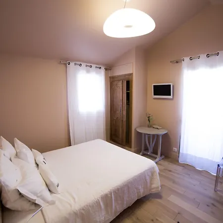 Chambre D'hotes Arima Gæstehus